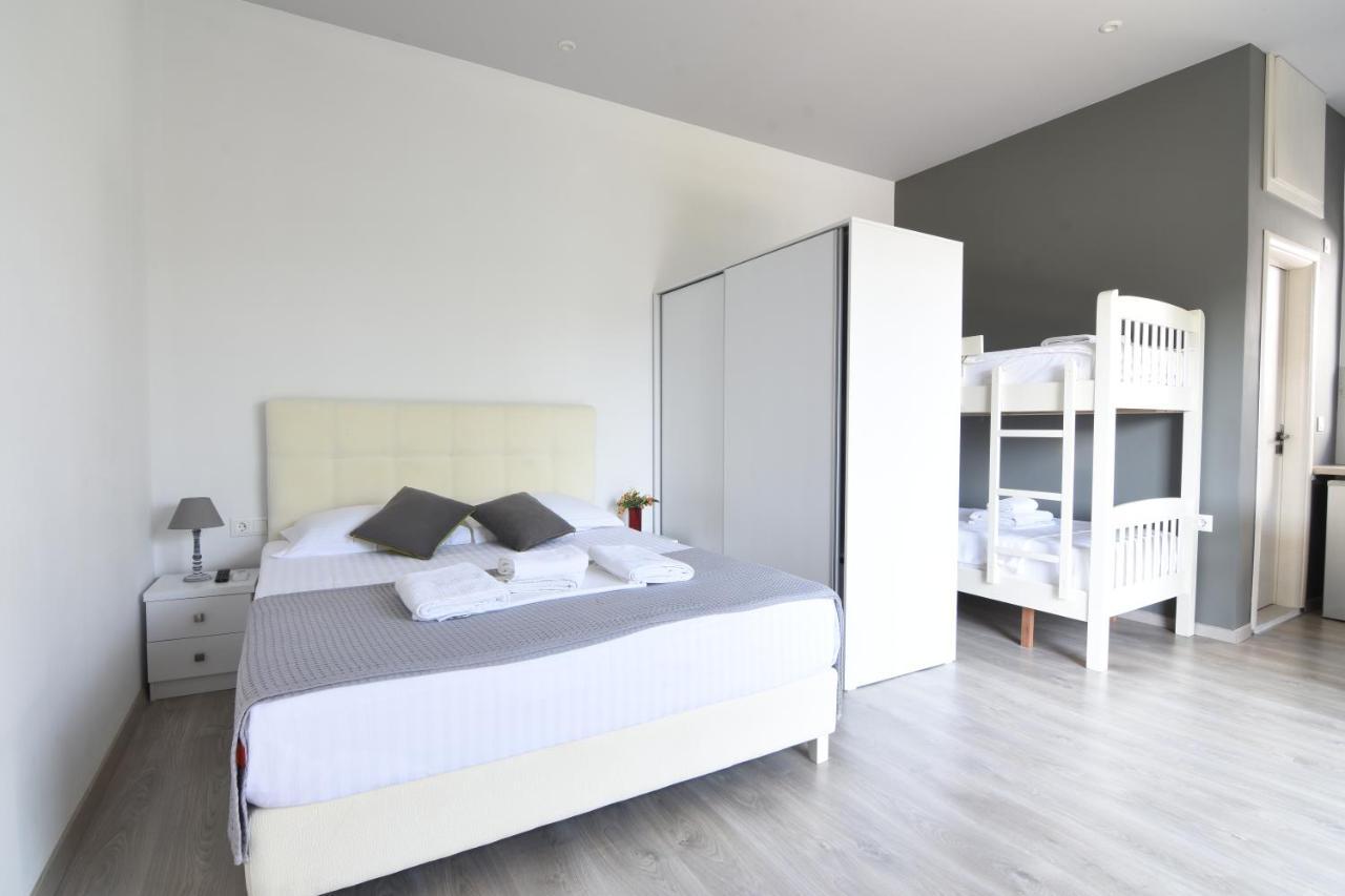 Great Alexander Suites Sarandë Exteriör bild
