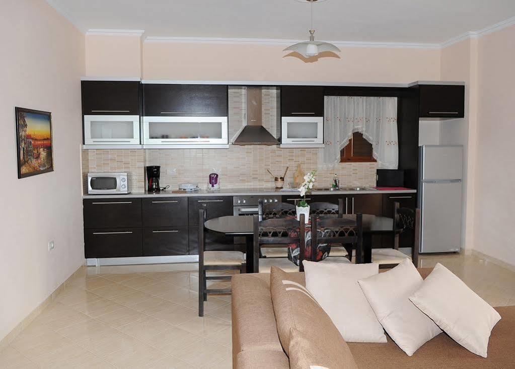 Great Alexander Suites Sarandë Exteriör bild