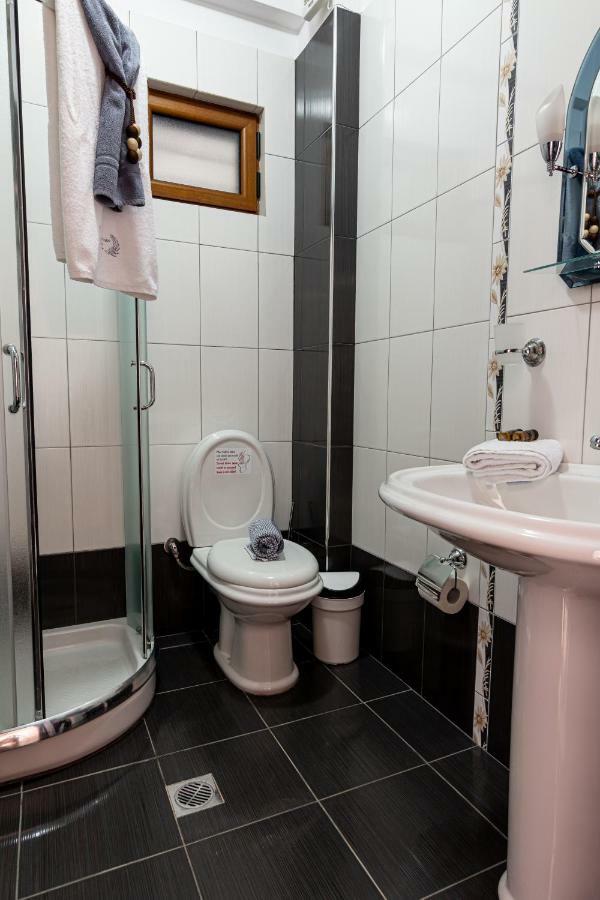 Great Alexander Suites Sarandë Exteriör bild